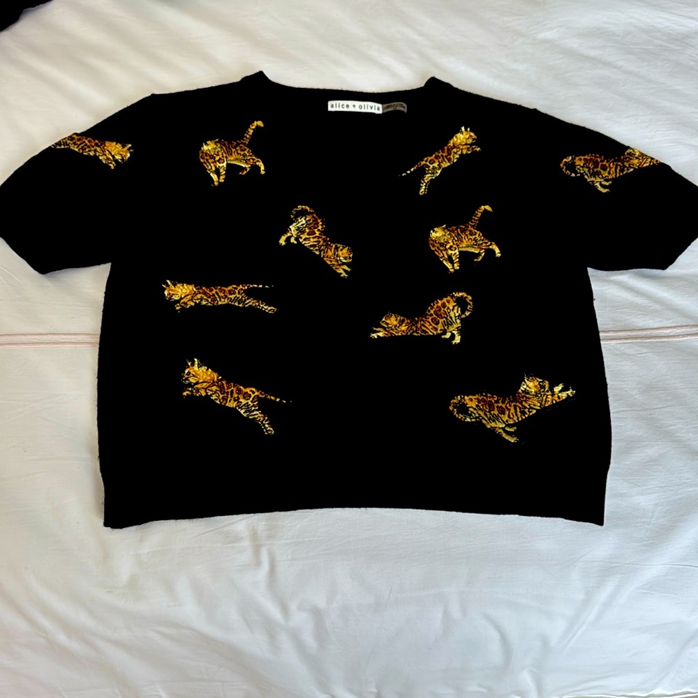 Alice & Olivia Tiger Appliqué Short Sleeve Sweater
